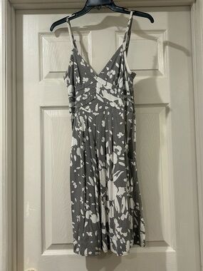 American Eagle Outfitters Gray and White Floral V-Neck Spaghetti Strap Dress